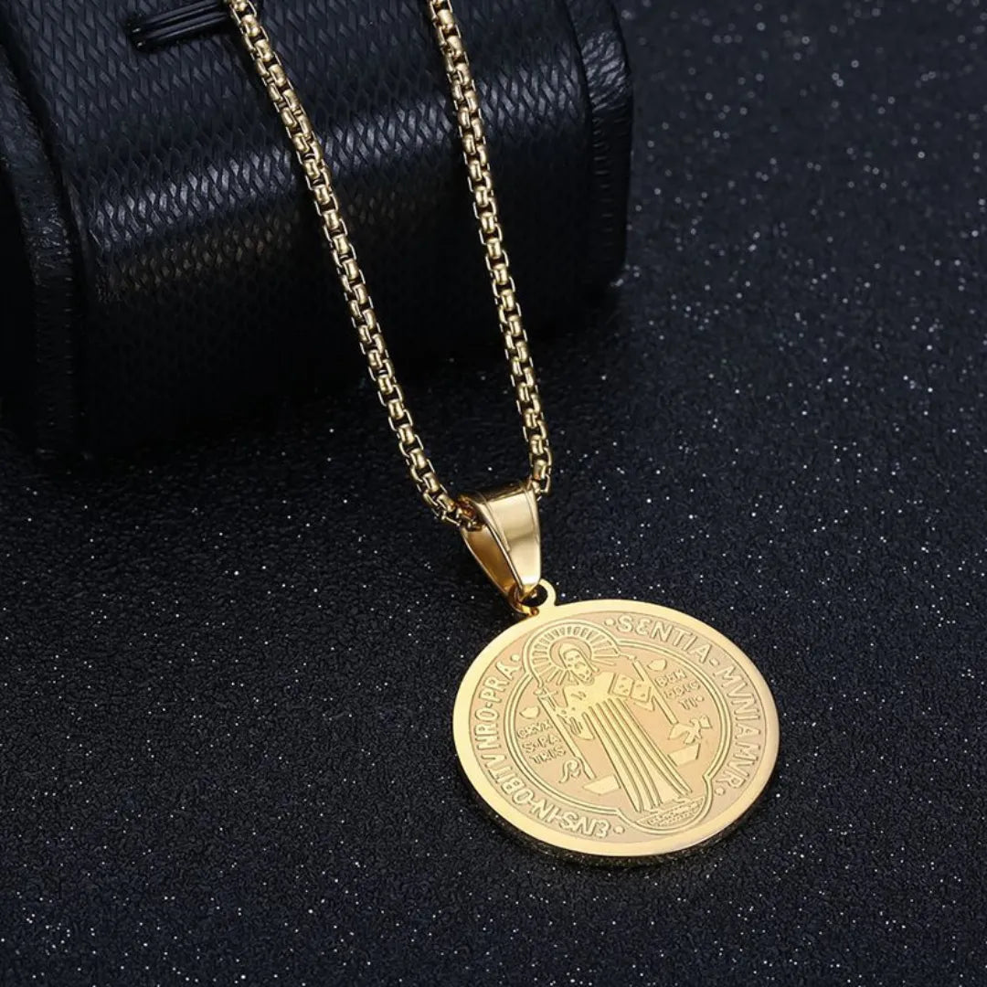Collar San Benito Baño de oro 18k + Caja de regalo