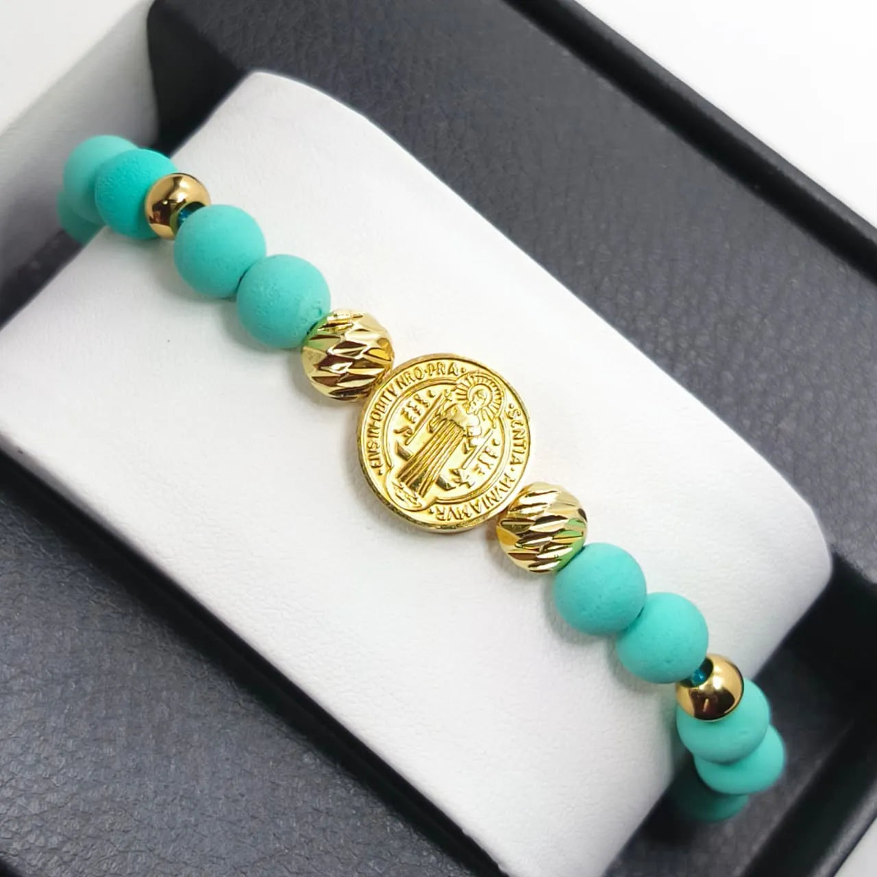 Manilla Protectora San Benito Baño de oro 18k