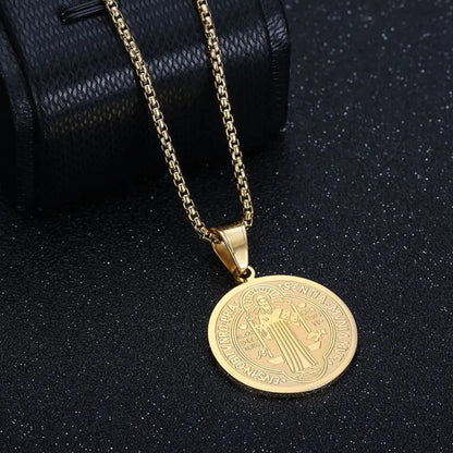 Collar Protector San Benito baño de oro 18k+ Caja de regalo